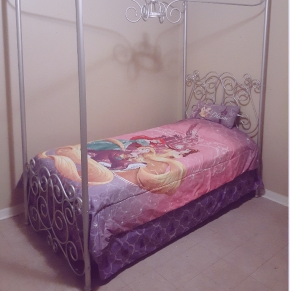 Disney Princess Reversible Twin Bedding set - Picture 1 of 4